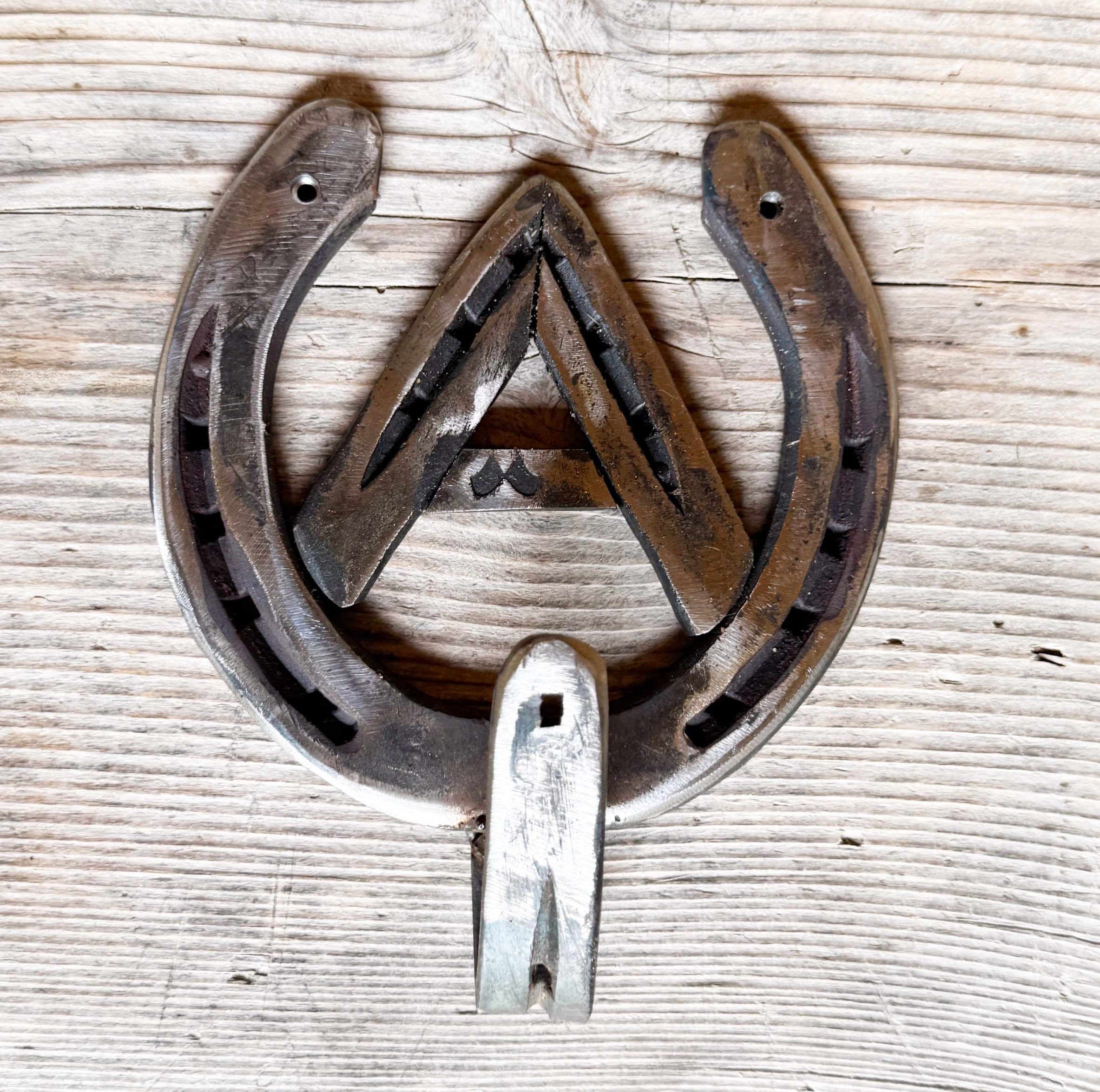 Kledinghanger met initialen